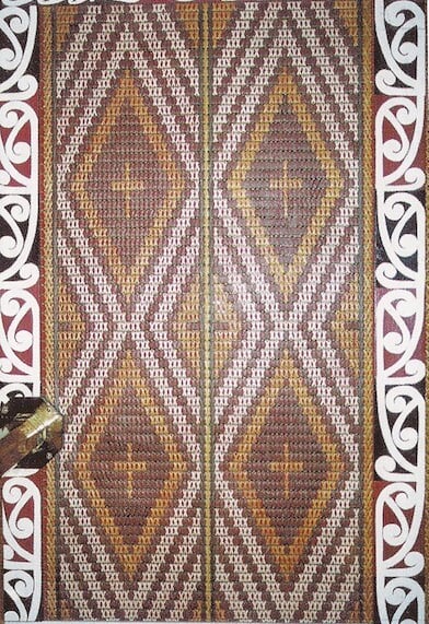 Pātikitiki  -  - Displays a group of stars near the Milky Way known as the "Coal Sack" This pattern portrays fine weather and good relationships, and is sometimes used as a design for headbands and bodies.