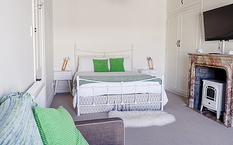 SLEEPS 2-3 - CLICK HERE FOR MORE DETAILS