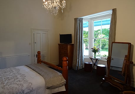 SLEEPS 2  - CLICK HERE FOR MORE DETAILS