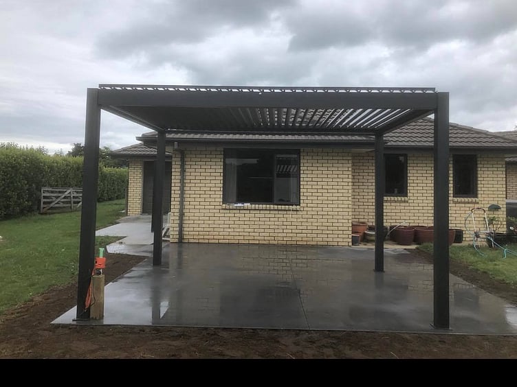 Concrete pad for louvre