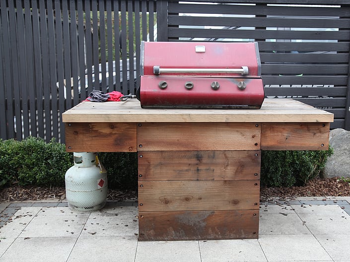 Timber BBQ stand