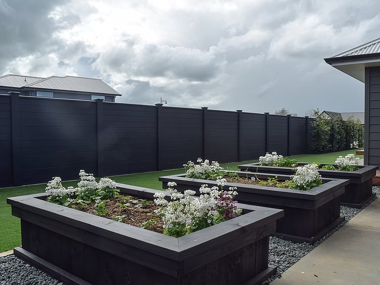 L-shaped boxes striking red