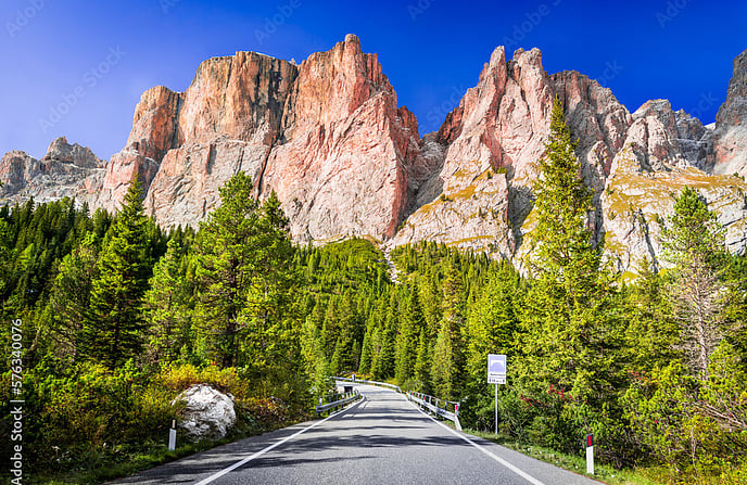 Cycling through the Dolomites in northern Italy, featuring dramatic alpine peaks, scenic mountain passes, and iconic roads that make this region a highlight of our cycling tours in Italy.