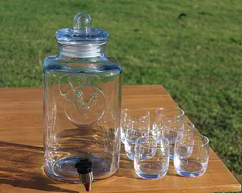 Country style drinks dispenser