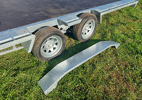 flat deck, low to ground trailer