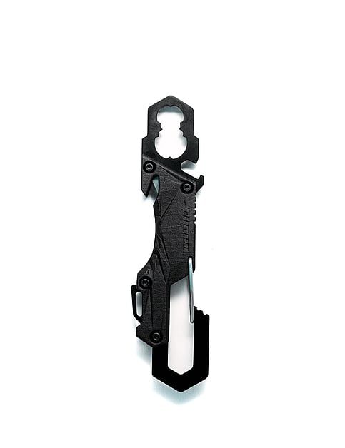 Vitool multi-tool in Obsidian – professional-grade, versatile, and pocket-friendly for athletes