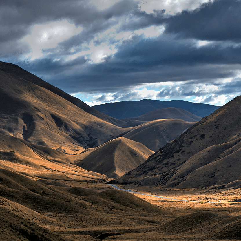 Lindis Pass mountain road and landscape