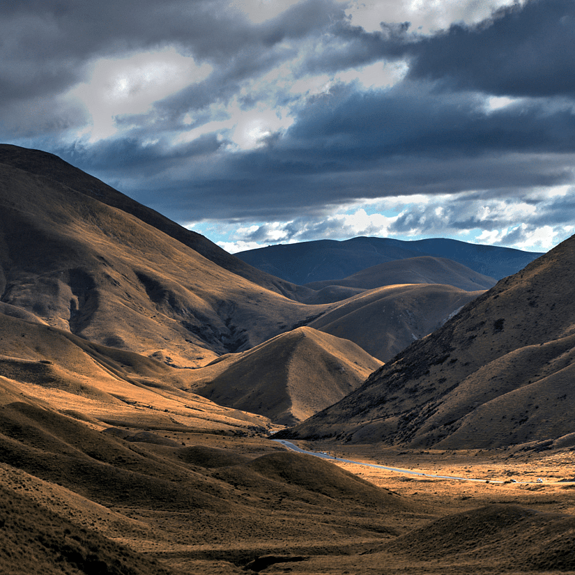 Lindis Pass mountain road and landscape