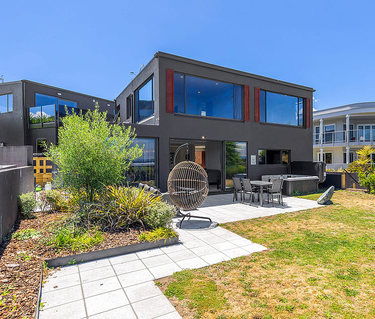 Lakefront Accommodation Lake Taupo New Zealand