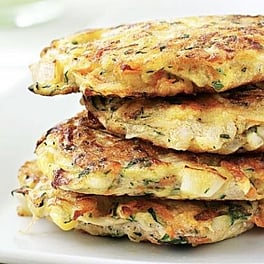 Veggie fritters with yoghurt and sweet chilli sauce