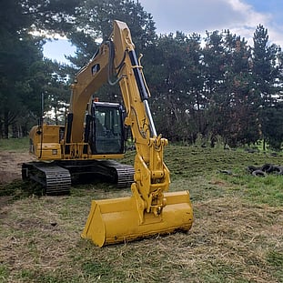 Farmwork, Digger, Excavator Hastings, Drilling Hastings, Auger in Hastings,Farm Silage Pit, Farm Tracks, Farm Earthmoving, Offal Holes, Offal Pits