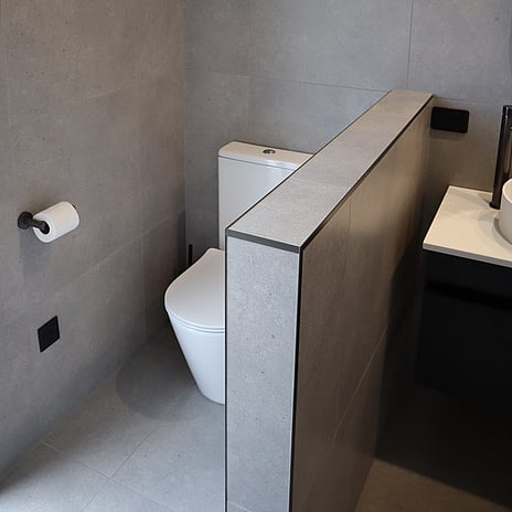 Image of modern tiled kitchen back splash. Tiling service by Cosmic Tiling. Waikato.