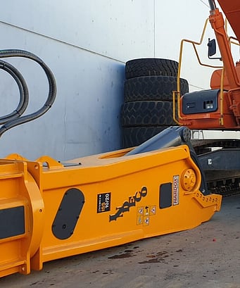 New Italian brand Indeco ISS 10/20 Shears being collected