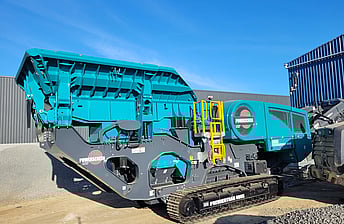 side view of powerscreen pt400x jaw crusher machine