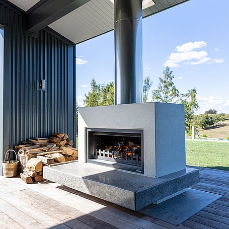 Outdoor fireplace