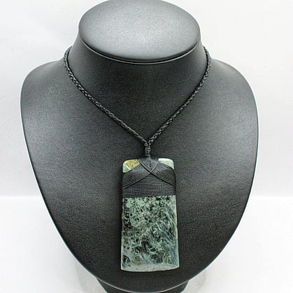  Genuine Hand Carved NZ Greenstone Pounamu  Hei Toki Pendant