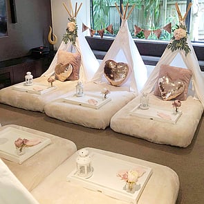 ROSE GOLD GLAM - For those needing star treatment this luxurious theme is available.  Let guests relax in upmarket Rose Gold Glamour.