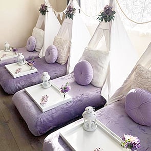 LOVELY LILAC - If you&rsquo;re not a fan of blush, lovely lilac is the one for you! This theme i based on an English garden, lilacs, greens and whites perfect for both adults and children&rsquo;s parties.