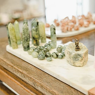 A BEGINNERS GUIDE TO CRYSTALS BLOG & WORKBOOK