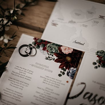 Wedding invitation design &ndash; moody marron flowers and succulents