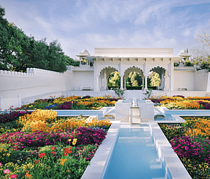 Hamilton Gardens tour, hamilton day out tour with Explore Waikato.