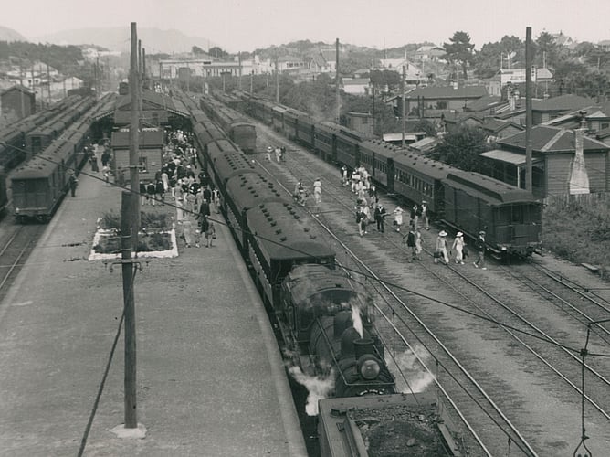 Busy day at Paekākāriki February 16, 1936