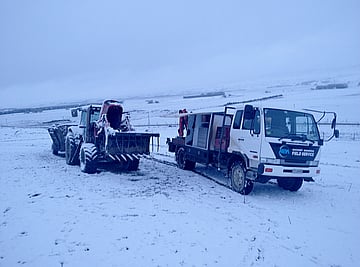 Mid-winter tractor repairs for AEM clients here in the Mainototo, with our 4x4 service truck 'Big Bird' conquering rain, hail, or snow.