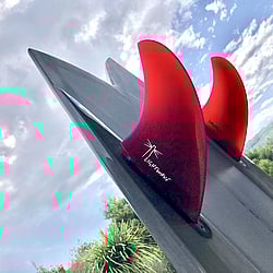 T Rex Claws - A modified upright keel which has the control of a keel yet without being too tracky. Reduced area in the trailing edge allows more aggressive turns and holds on all the way.