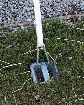 Flush-top ground anchor