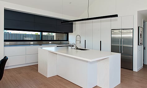 Full view of contemporary Gleniti kitchen, designed by kitchen designer Timaru for a streamlined layout.