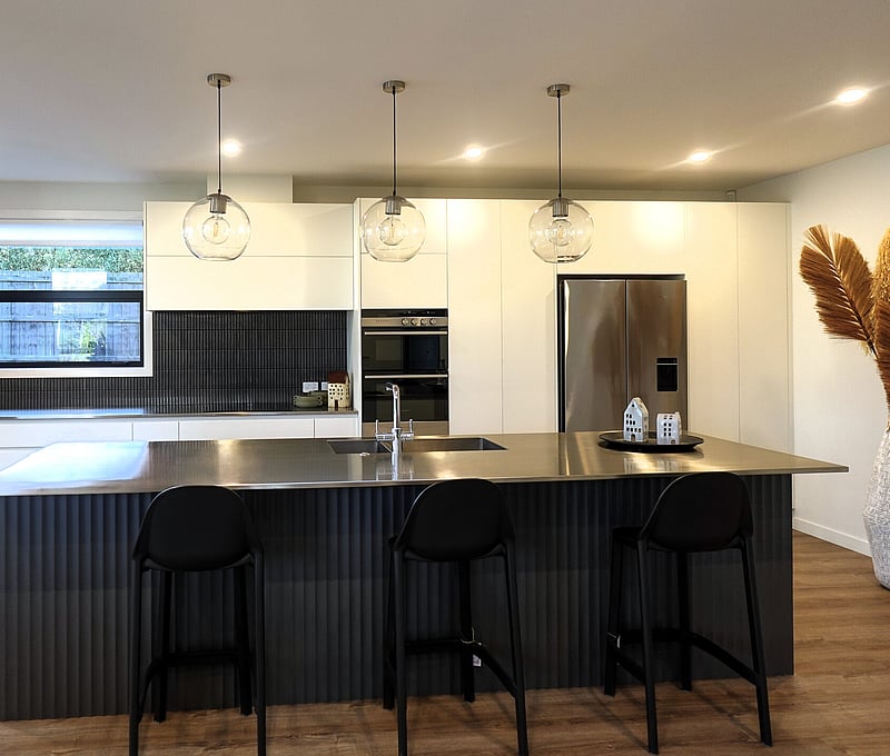 Luxury kitchen with marble benchtops and high-end fittings, showcasing Barrett Joinery’s expertise in kitchen design.