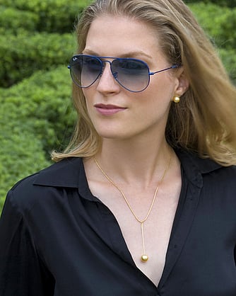 Gold pearl pendant and gold pearl earrings