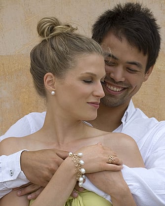 Pearl bracelet with gold