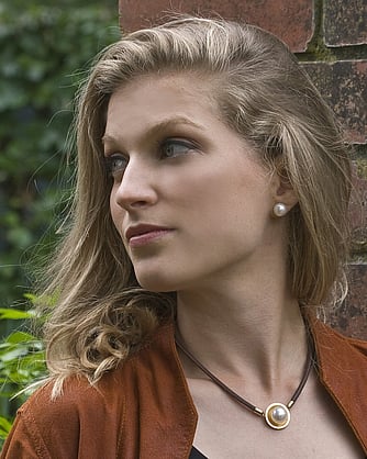 Pearl pendant with gold and leather