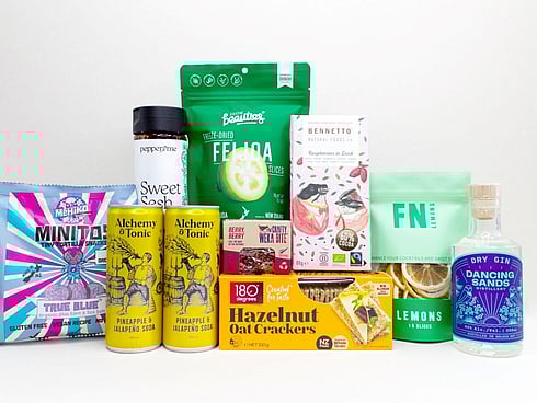 PREMIUM NZ GIN WITH HOT HONEY, TREATS AND CHOCOLATES