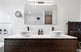 Main bathroom vanity
