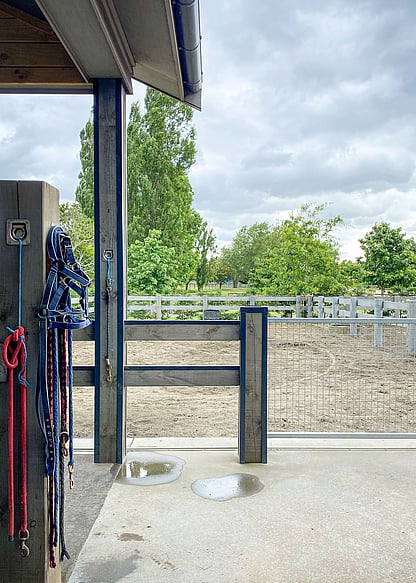 Sand yards with an outlook to the surround green landscape