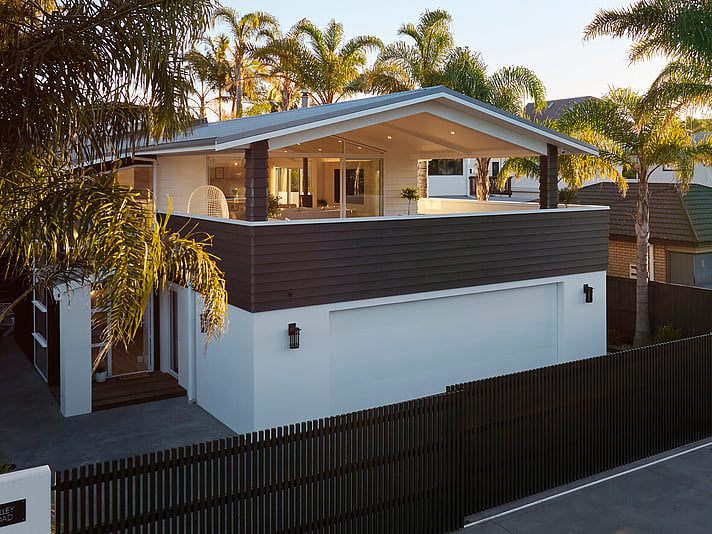The project cover image shows a full home renovation of a two-story home with covered outdoor deck in Mount Maunganui. This builder's renovation shows a high level of workmanship completed by Straight Up Builders Tauranga. 