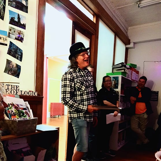 Mac MacDonald storyteller performs at a Dunedin venue