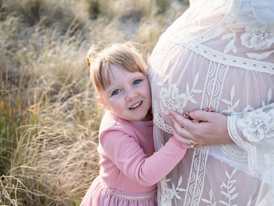 Tauranga Maternity Photographer.  Papamoa Maternity Photography.  Pregnancy Photos. Child with Mum