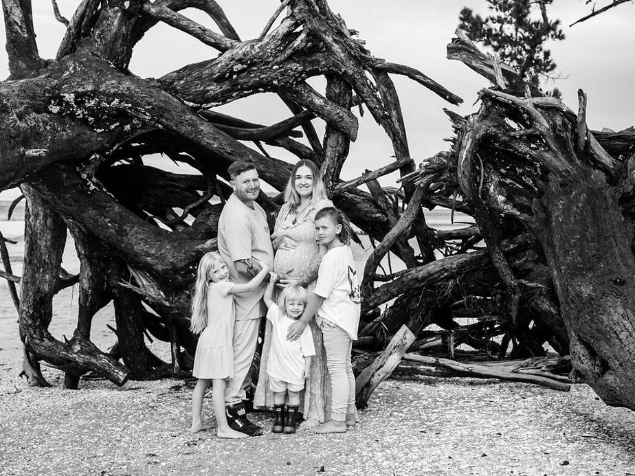 Tauranga Maternity Photographer.  Papamoa Maternity Photography.  Pregnancy Photos.  Family photos.  Family Pregnancy Photos.