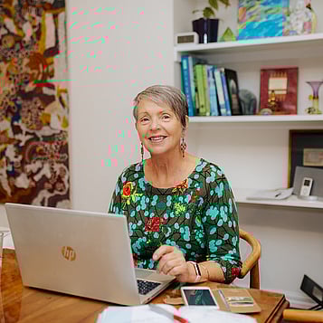 Yolanda Cholmonderley Smith - Psychic Readings