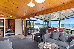 SEASCAPE - UPSTAIRS APARTMENT