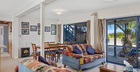 SEABREEZE - DOWNSTAIRS APARTMENT