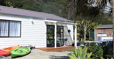 THE BACH - REAR ONE ROOM APARTMENT