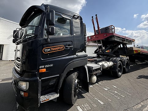 TDM Transport truck transporting modular building in Hamilton, Waikato, New Zealand