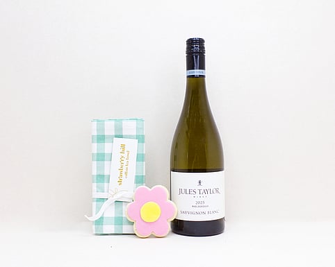 BEAUTIFUL NZ WINE AND NZ DESIGNED TEATOWEL