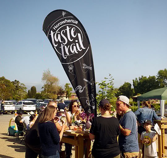 Taste trail tear drop flag