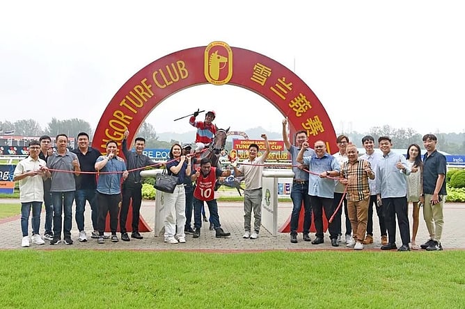 Trainer Richard Lim (sixth from left) giving the thumbs-up at the winner’s circle after Fortune Tree and jockey Aify Yahaya gave him his first Group 1 success. - Photo: SLTC