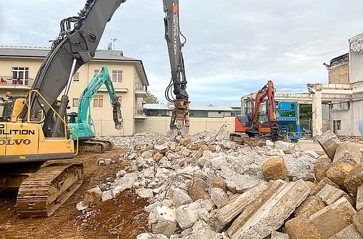 Waikato Demolition contractors in Hamilton clearing concrete for crushing